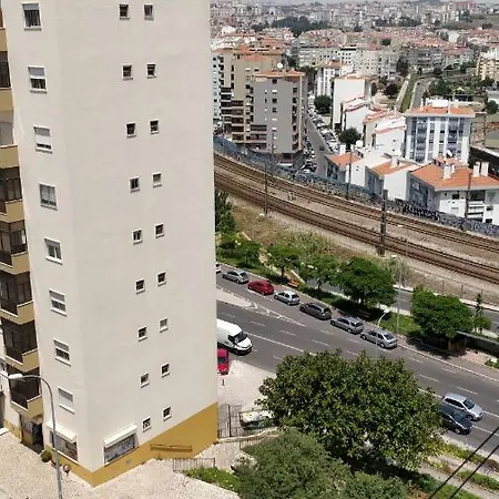 Estudio Acolhedor Na Amadora